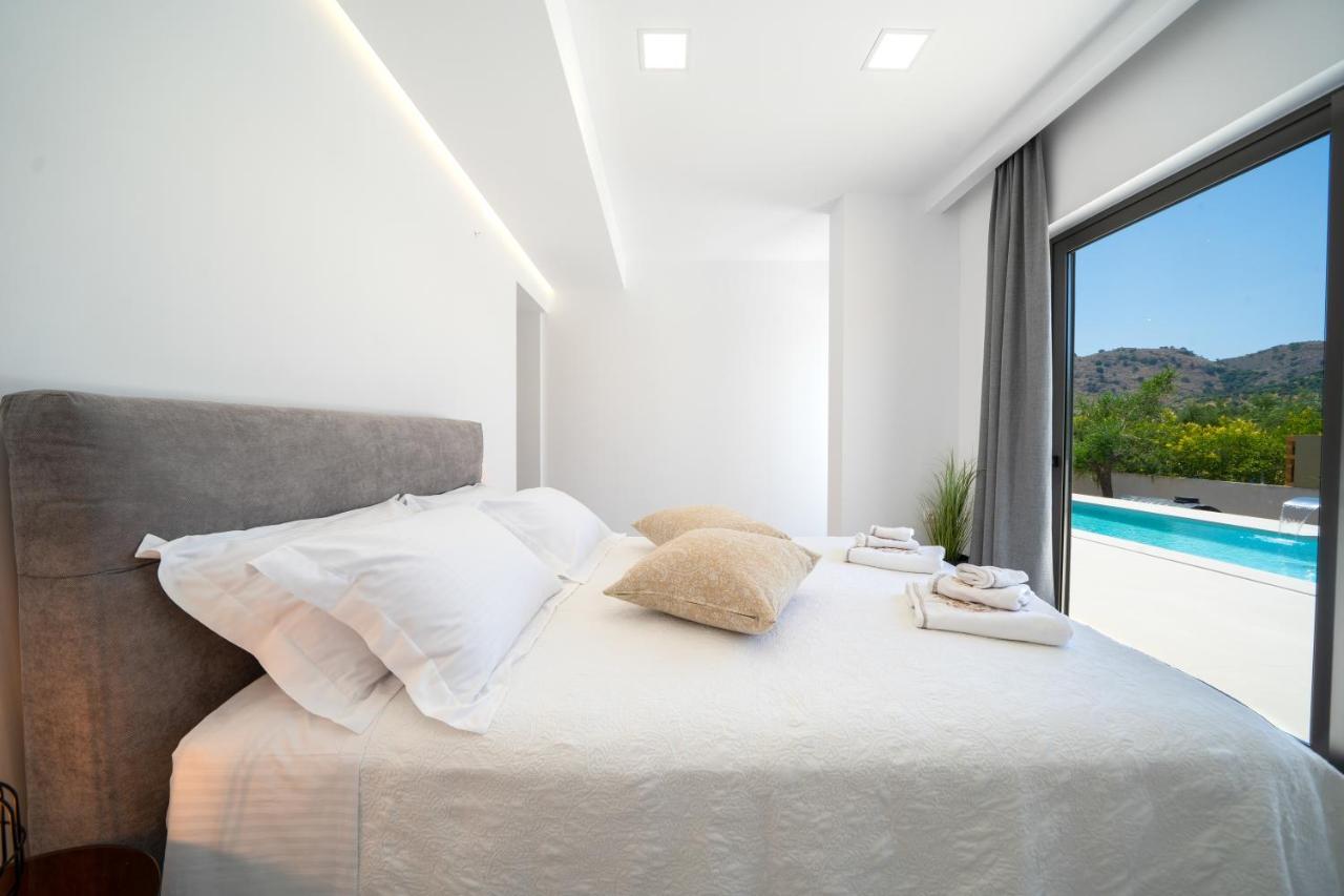 Villa Vivian Heated Private Swimming Pool & Jacuzzi Georgioupoli Exterior photo